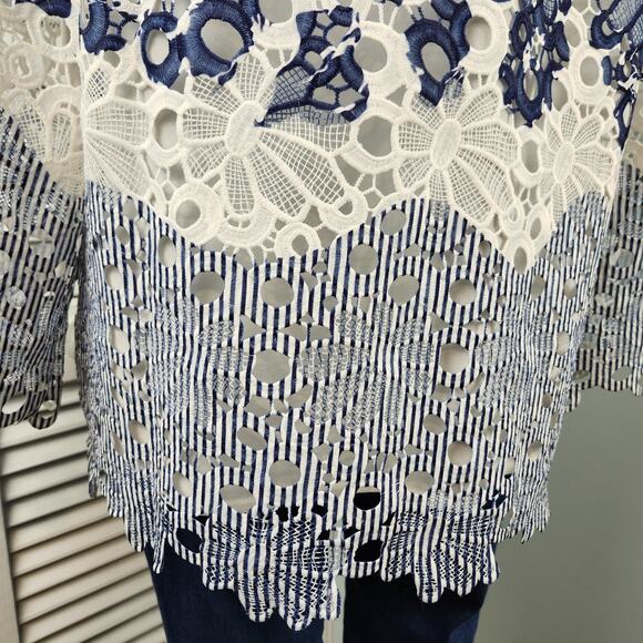 Chico’s Navy White Lace Blouse Size Large Bell Sleeve Lined Crochet Holiday Work - Picture 6 of 9